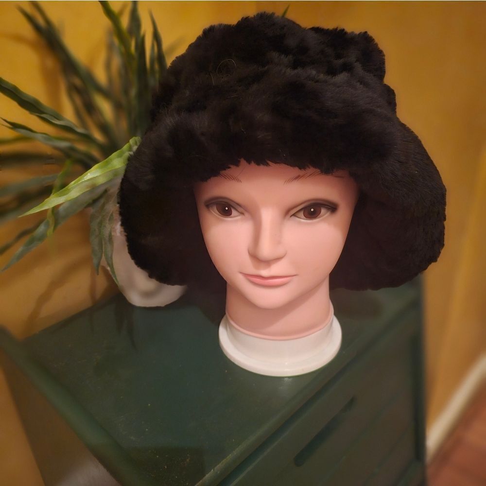 BLACK FAUX FUR MINK CLOCHE